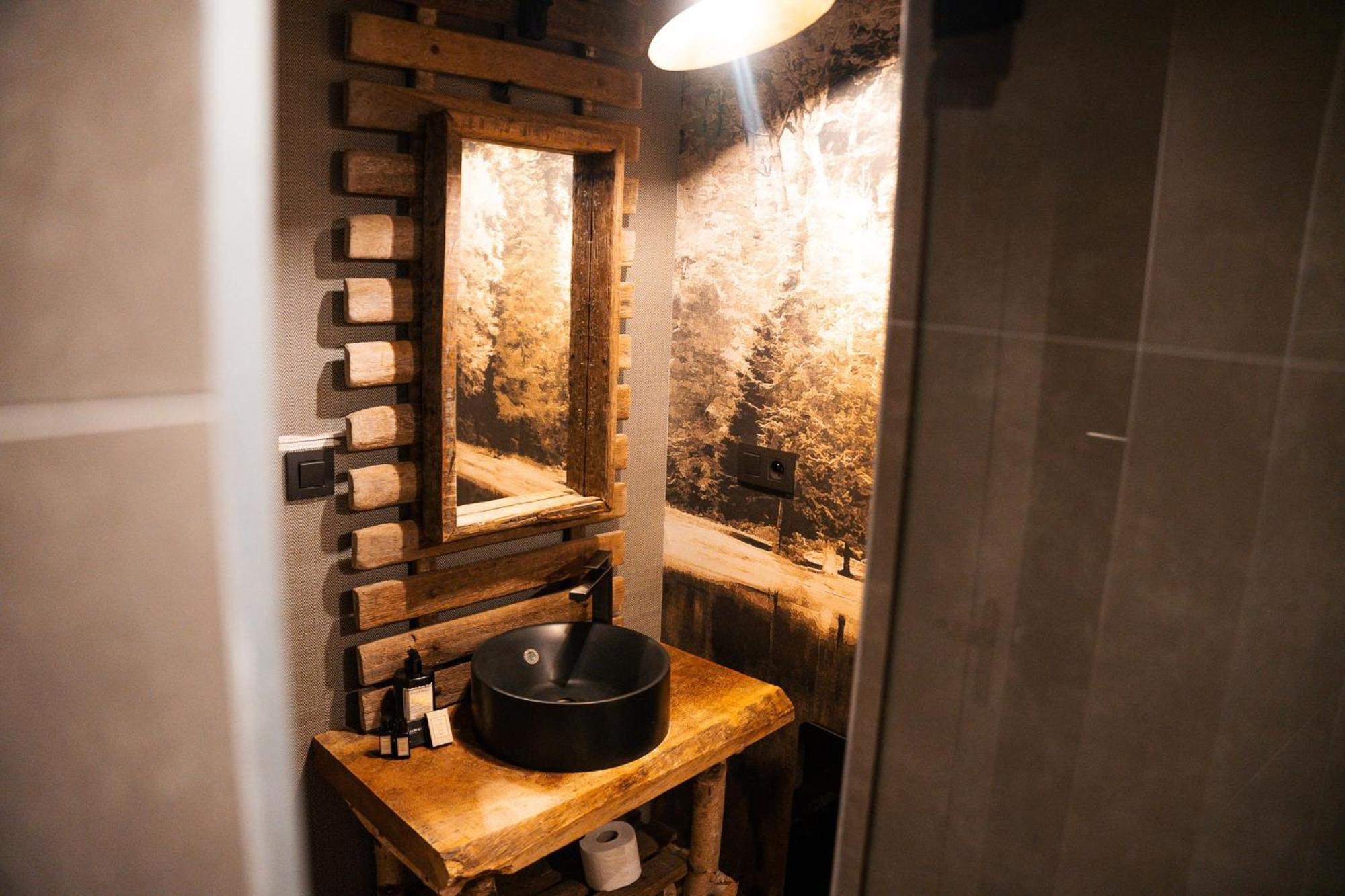 Oustalet Spa Luaran gambar