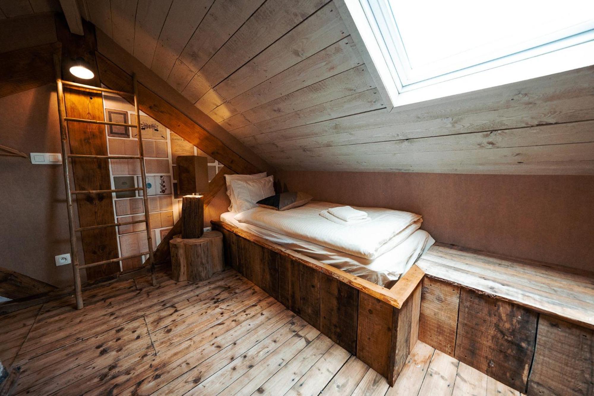 Oustalet Spa Luaran gambar