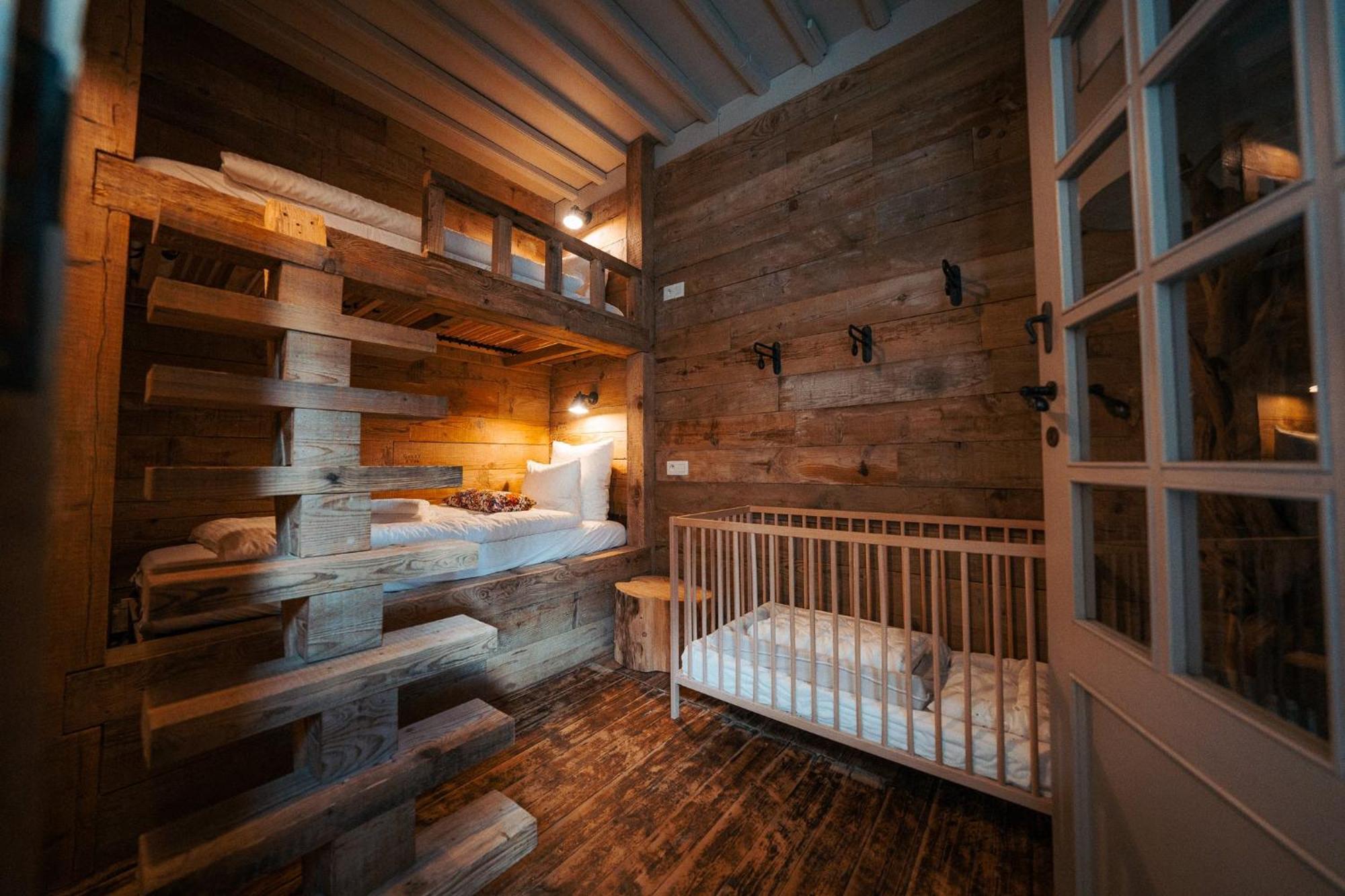 Oustalet Spa Luaran gambar
