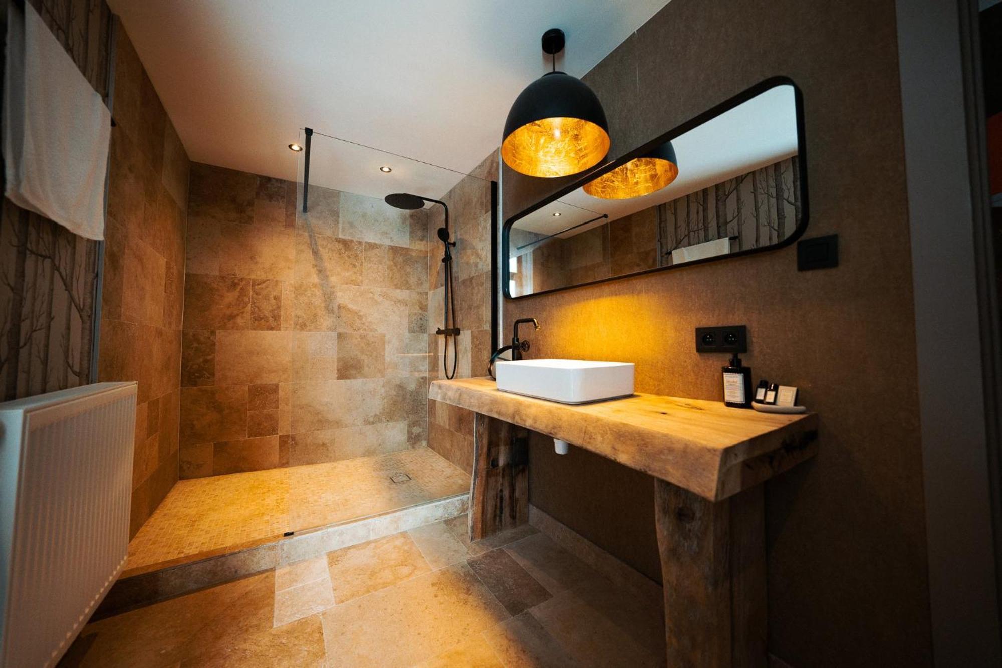 Oustalet Spa Luaran gambar